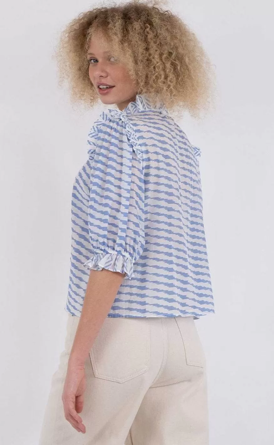 NEO NOIR Bluse - Chacha Graphic - Light Blue Clearance